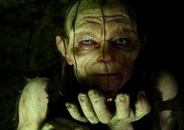 Con el anillo en la mano